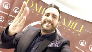 Omid Hajili Instagram - .
بیننده‌ی حال و هوای مردم و ما در آخرین کنسرت ۱۴۰۲ باشید... 😍⭐️

چی از این جذاب‌تر برای من و تیمم که همیشه اینقدر به همه خوش میگذره...!؟!؟ ♥️🤩
.
به من بگید چقدر انرژی تو سالن هسسسسستتتتت ؟؟؟؟ 
✋🏻😁♥️🔥 
.
.
.
.
#امیدحاجیلی #امید_حاجیلی #حاجیلیتو #omidhajili #hajilitto