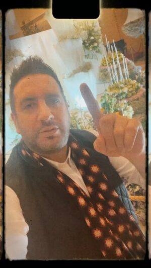 Omid Hajili Instagram - .
سال نوتون مبارک ایشالله همیشه سلامت و سرحال باشید... 
⭐️😘♥️🙏🏻 
.
دوستون دارم، یادتون نره. به امید دیدار ❣️
.
.
.
 #نوروز #امیدحاجیلی #حاجیلیتو #امید_حاجیلی #omidhajili #hajilitto