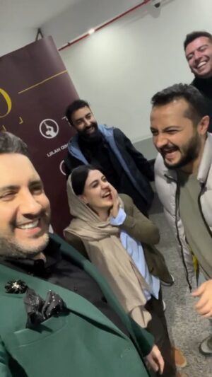 Omid Hajili Instagram - .
با رفقای پر انرژی و عزیزم ❤️😁✋🏻
.
کدوم شهر‌ها بیام برای اجرای کنسرت ؟؟؟؟ 
.
.
.
#امیدحاجیلی #امید_حاجیلی #حاجیلیتو #omidhajili #hajilitto