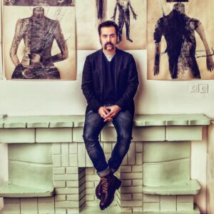 Omid Nemati Instagram - .
سال هاست منتظرم دنياى موسيقى مجالى بدهد ، بروم يك سال در كارگاه بنشينم ، موسيقى ديگران را بشنوم و نقاشى كنم.
————
من و طراحى هام به ديوار
عكس از @arashnia