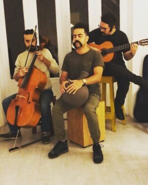 Omid Nemati Instagram - .
"تا بيكران آسمان"
————————
رفقا اين روزها مشغول آهنگسازى براى آلبوم بعدى پالت هستيم.
به زودى تك آهنگهايى از اين آلبوم رو منتشر خواهيم كرد.
براى اسم آلبوم هم پيشنهادى داشتين به ما بگين.
#pallettmusic