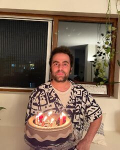 Omid Nemati Instagram - .
۱۷/۱/۱۴۰۱
‎ممنونم از تک تک شما که تبریک گفتین.
‎از تیم زیبای بندبازی که تولدم کنارشون بودم.
‎و از شقایق برای همه چیز مخصوصا این کیک.
@bandbazi_official 
@shaghaayeghsb