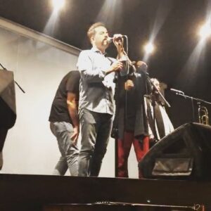 Omid Nemati Instagram - .
پارسال عيد درست روز بعد از سيل شيراز بوديم.
من و شقايق و ماكان و سردار و بهزاد و مانى.
قرار بود جدا جدا ،چند اجراى كوچك در كافه گوشه شيراز داشته باشيم.
درست قبل از اجرا تصميم گرفتيم آخر كار همه بريم بالاى صحنه و به ياد ثمين باغچه بان بزرگ كه كودكى هايمان را ساخت 
با هم "ديگه نوروز تو راهه" بخونيم.
اين بخش كوتاهى است از اون اجرا.
كه دوستمون مرضيه امروز به دستم رسوند.
بيا گل ريحون دارم، ديگه نوروز تو راهه
بيا رنگين كمون دارم، ديگه نوروز تو راهه
#ديگه_نوروز_تو_راهه