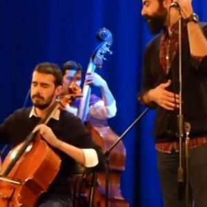 Omid Nemati Instagram - .
همكارى "پالت" با گروه آلمانى "طرب".
چند سال پيش در شهر مونيخ با گروه طرب كنسرت مشتركى برگزار كرديم.
جالب اين بود كه ما ايرانى بوديم،كلارينت و ويلن سل ميزديم و اسممان "پالت" بود.
آن ها آلمانى بودند، دف و عود ميزدند و اسمشان "طرب"
آن شب از حماسه آرش كمانگير گفتيم و شعر سياوش كسرايى بزرگ را خوانديم.