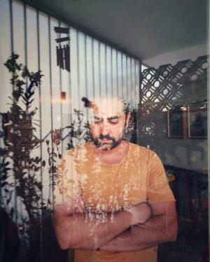 Omid Nemati Instagram - .
عصر تابستان | خانه ای که یک سال نیم است بیشتر وقتم را در آن میگذرانم .
#home 
📷 @mehrdadjafari14