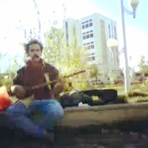 Omid Nemati Instagram - سال ۱۳۸۷
حیاط دانشکده هنر و معماری | شیراز
در دورانی که همه‌ی اولین ها را تجربه میکردیم و این شگفت انگیز بود.
تجربه دانشجو بودن 
دور از خانواده زیستن
ترکاندن جهان
عشق و حال 
نگرانی آینده
خوابگاه
اعتراض
بی پولی
کار
پول
رفاقت
عاشق شدن
فارق شدن
و خوبه که این فیلم از یک تجربه مهم زندگیم رو امروز ، دوستی برای من فرستاد.
@mehrdadjafari14 
@iiiehsanaskariii 
#دانشجویی