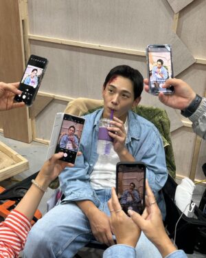On Ju-wan Instagram - #낮에뜨는달 
#ENA

난 가끔.. 피를 흘린다..🩸
ㅎ

누가 이렇게 만들었는지 궁금하면 
오늘도 본방사수😏