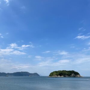 On Ju-wan Instagram - 내가 여수에 간 이유는??
곧 알게될거야~🌊
하늘과 바다 그리고 
감히 우리의 우정도 이뻤다.