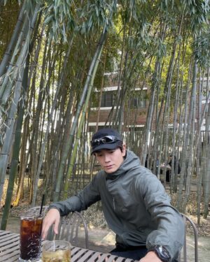 On Ju-wan Instagram - 무슨 사진 올릴지 보다가 
찍은거 다 올림.

대나무숲에서 친구랑🔥
