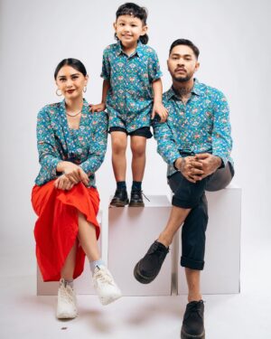 Onadio Leonardo Instagram - Gimana Udah Trendy dong Kitahhh ??
Kebaya dan Batik ini dari @bohopannaofficial 
Yang punya anak bisa banget ini buat hadiah Lebaran ❤️