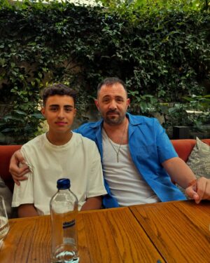 Önder Açıkbaş Instagram - Hangimiz Fişek..! Yeğen @k.efe.acikbas ‘mı Ben mi 😎🤘🏼