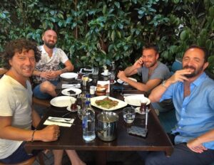 Önder Açıkbaş Instagram - @aksumilker @muratdalkilic @someodd  ile kebap yiyip dünyevi konularda istişare ediyoruz..