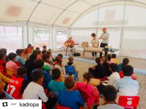 Öner Erkan Instagram - antep hatay istanbul ve izmirde oynadık. fırsat buldukça da oynamaya çalışıcaz. destek olan herkese teşekkürler…. çocuklar çok güzeller☀️birlikte biz de…@kadropa @simgegunsan  @kaan.erkan_