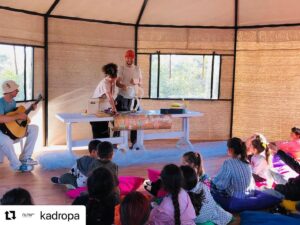 Öner Erkan Instagram - antep hatay istanbul ve izmirde oynadık. fırsat buldukça da oynamaya çalışıcaz. destek olan herkese teşekkürler…. çocuklar çok güzeller☀️birlikte biz de…@kadropa @simgegunsan  @kaan.erkan_