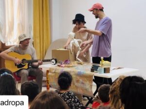 Öner Erkan Instagram - antep hatay istanbul ve izmirde oynadık. fırsat buldukça da oynamaya çalışıcaz. destek olan herkese teşekkürler…. çocuklar çok güzeller☀️birlikte biz de…@kadropa @simgegunsan  @kaan.erkan_