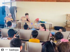 Öner Erkan Instagram - antep hatay istanbul ve izmirde oynadık. fırsat buldukça da oynamaya çalışıcaz. destek olan herkese teşekkürler…. çocuklar çok güzeller☀️birlikte biz de…@kadropa @simgegunsan  @kaan.erkan_