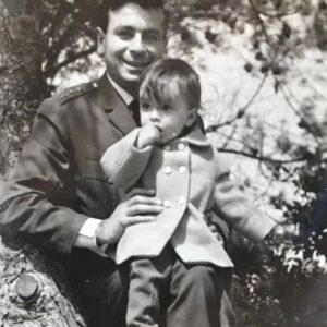 Onur Atilla Instagram - Dedem bize veda etti. Duruşuyla, üslubuyla, kararlılığıyla, hastalığına kadar kendi kendine yetebilmesiyle, muzipliğiyle, insanlığıyla beni ben yapanlardan sevgili dedem... acıların dindiği için huzurlu, daha çok zaman geçiremediğimiz için buruğum. Seni seviyorum... Sana teşekkür ediyorum... Hoşça kal.

Ali Nurhan Çelik 
20 Mart 1937- 5 Kasım 2023