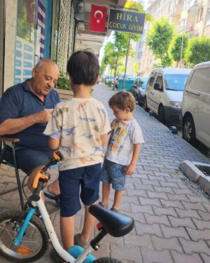 Onur Atilla Instagram - Miras değil alın teri 🥸🤌
Kemal Bey, Uygar Bey, Dedeleri Bey...