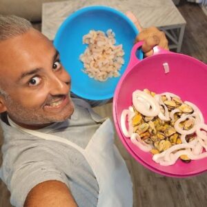 Onur Atilla Instagram - Yemeklerimiz el değerek hazırlanmaktadır. Buon appetito!