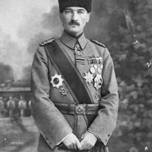 Onur Atilla Instagram - "Tam bağımsızlık denildiği zaman, doğal, siyasal, mali, adli, askeri, kültürel ve her alanda tam bağımsızlık anlaşılır." 
Başkomutan Mustafa Kemal

Tam bağımsızlık yolundaki en büyük askeri zaferimizi 1923'e, cumhuriyete uzanan yolda 30 Ağustos 1922'de kazandık! Bir millet ona inandı, muhteşem askeri zekaya sahip paşalarla ve vatan için canını vermeye hazır askerimizle dünyanın beklemediği bir savaş kazanıldı. Var ol Büyük Atatürk! Minnettarız... 

30 Ağustos Zafer Bayramımız kutlu olsun!