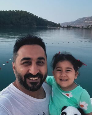 Onur Buldu Instagram - böyle mutlu geçirdiğimiz tatilimizde bizi ağırlayan @merihotelofficial @ozkantorunogullari @fitbybetul @oguntorunogullari na kucak dolusu sevgiler🙏❤️ seviliyosunuz canlar 😍
