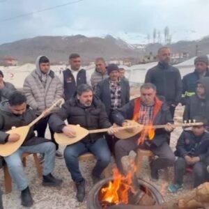 Onur Buldu Instagram - Kahramanmaraş Nurhak… güzel insanlarla umudu diri tutmak için 🙏 @erdalerzincan @enderbalkir