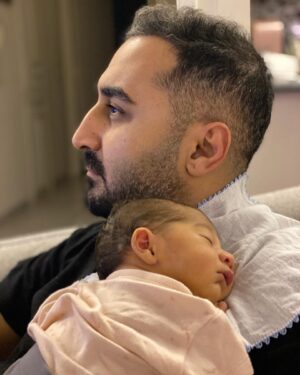 Onur Buldu Instagram - Hoş geldin 40. Hayatımda aldığım en güzel hediyeyle şöyle bir pozumuz olmasın mı :) güzel dilekleriniz için çok teşekkür ederim canlar. var olun😊🙏