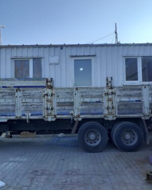 Onur Saylak Instagram - Babam ve kardeşim ilk konteyneri tamamladılar ve  Kuşadası’ndan yola çıkardılar… yenisi yapım aşamasında…  @okansaylak 🙏🏻🙏🏻
