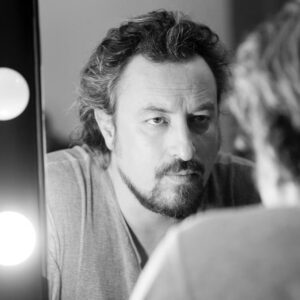 Onur Saylak Instagram - Evlat kulis... 1 Mart 16:00 20:30das das- 15 Mart Uniqhall- 21 Mart CKM- 23 Mart Uniqhall- 28 Mart Zorlu