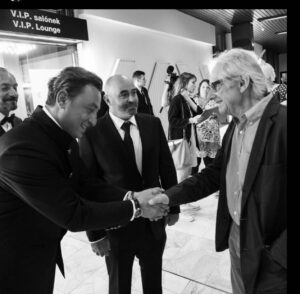 Onur Saylak Instagram - Ken Loach ustaya görünce yamulmak... Karlovy Vary...