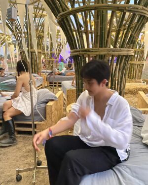 Oreo Puwanai Sangwan Instagram - มาเพลงฟังดนตรี❌ มาเติม energybooster iv drip กับ @dermasterhospital ✅. #dermaster  #discoveryourbeauty
