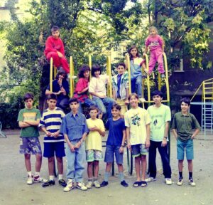 Orlin Pavlov Instagram - Безгрижни години и вечно приятелство.
Kids of the 80s 
#bulgaria #friends #kids