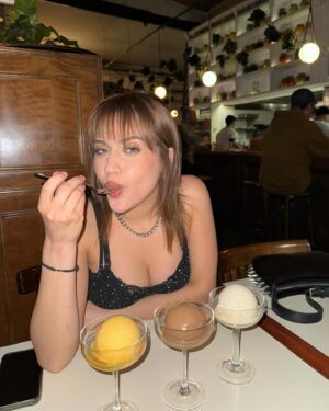 Ornella D'Elía Instagram - actividad fav 🍧🍷🍜🥞