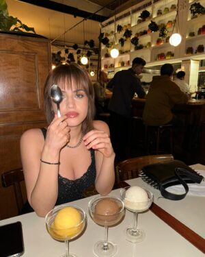 Ornella D'Elía Instagram - actividad fav 🍧🍷🍜🥞