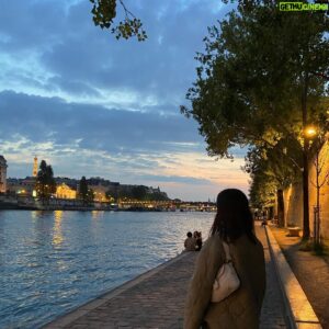 Oscar Anton Instagram - sunny days in paris ♡