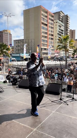 Oscar D'León Instagram - Que ningún día de la vida pierdas la alegría de vivir y bailar una buena salsa #Comooo #Sabrosooo