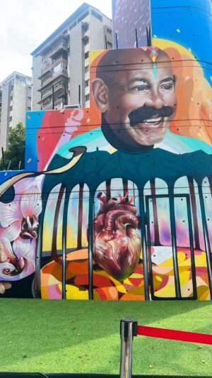 Oscar D'León Instagram - Estoy conmovido con tanto cariño de mi gente, de mi tierra. 
Gracias @badsura por tan bonito homenaje en mi ciudad Caracas.

#Sabrosooo 🇻🇪