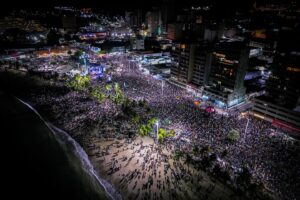 Oscar D'León Instagram - Una noche inolvidable en Puerto La Cruz 🔥🔥.

¿Que otra ciudad quisiera escucharme cantarles? 🇻🇪

#Sabrosooo

Drone: @gimonic