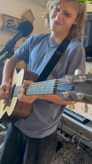 Oscar Stembridge Instagram - Getting ready for the summer gigs….💪#oscarstembridge #musician #singer #guitar #reels #declanmckenna #brazil
