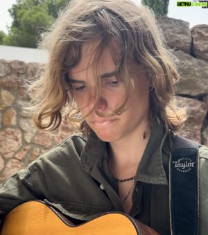 Oscar Stembridge Instagram - So tell me what songs do you like for me to cover? Please write in the comments below. Thanks 🙏😃#oscarstembridge #musician #singer #guitar #taylorguitars