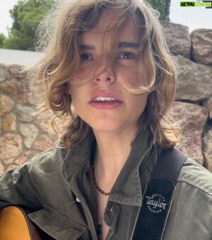 Oscar Stembridge Instagram - So tell me what songs do you like for me to cover? Please write in the comments below. Thanks 🙏😃#oscarstembridge #musician #singer #guitar #taylorguitars