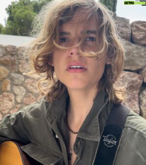 Oscar Stembridge Instagram - So tell me what songs do you like for me to cover? Please write in the comments below. Thanks 🙏😃#oscarstembridge #musician #singer #guitar #taylorguitars