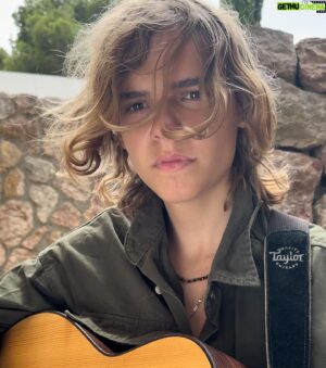 Oscar Stembridge Instagram - So tell me what songs do you like for me to cover? Please write in the comments below. Thanks 🙏😃#oscarstembridge #musician #singer #guitar #taylorguitars