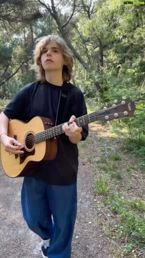 Oscar Stembridge Instagram - What if the blood was water 💧 #oscarstembridge #musician #guitar #songofthesummer #whatif