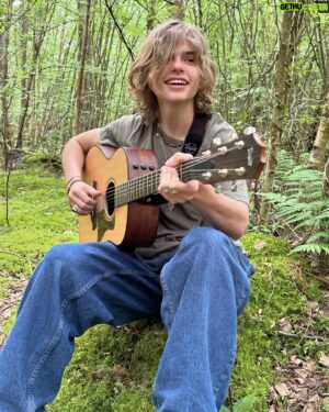 Oscar Stembridge Instagram - 📸 #dump #oscarstembridge #musician #singer #guitar