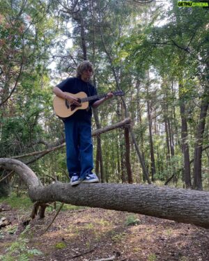 Oscar Stembridge Instagram - 📸 #dump #oscarstembridge #musician #singer #guitar