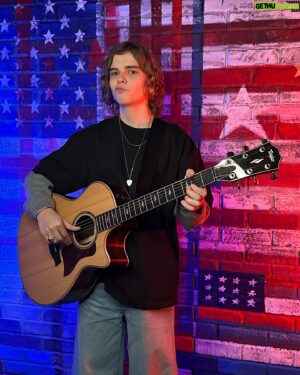Oscar Stembridge Instagram - HAPPY 4TH JULY! Thanks to everyone in the USA for all your support 🙏🎉🇺🇸

#4thjuly #oscarstembridge #agt @agt @agtauditions #agtauditions
