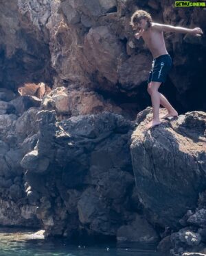 Oscar Stembridge Instagram - 1,2,3 jump…💦 #oscarstembridge