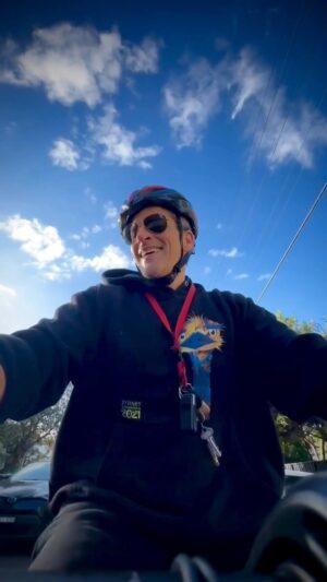 Osher Günsberg Instagram - Listening to @lindamarigliano talk about her first kiss the other day made me really miss that moment with @audreygriffen. In today’s podcast I talk about how there is a way to achieve a similar feeling of connecting and that rush of hormones, even with the person who’s been sleep-farting through the last decade of your life together.
(Sorry honey, I told you I got all my protein from legumes and you still married me)

Search Better Than Yesterday  where you get your podcasts or click the link in stories.