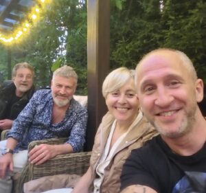 Oskar Kuchera Instagram - Вчера совершенно феерично, впрочем, как обячно, отметили день рождения @agutinleonid 
Братское сердце, спасибо за праздник!!!
@alexandershoua Саня, нет слов!🎉🎉🎉